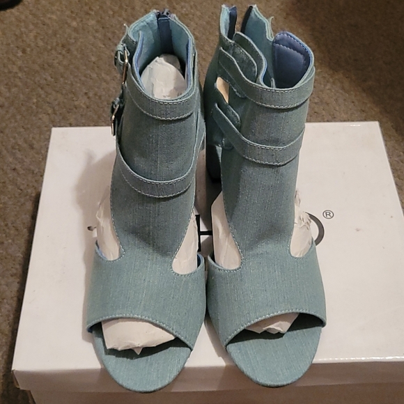 Open toe boots - Picture 4 of 4